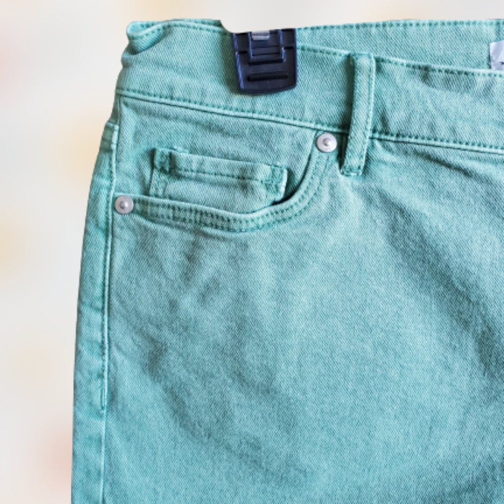 LOFT frayed hem mid rise denim shorts, 32", green - Picture 3 of 8